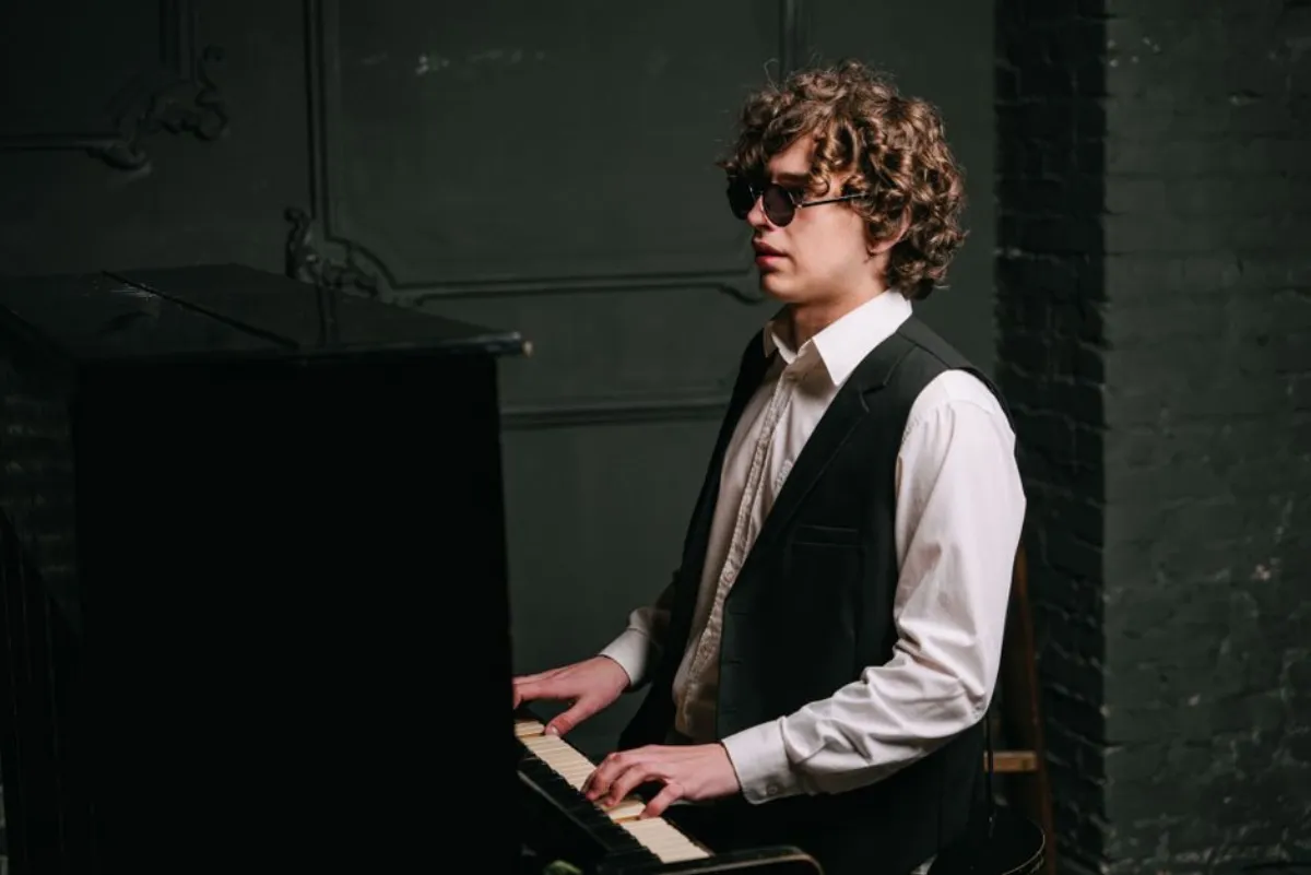 blind pianist